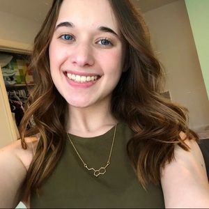 Meet your Posher, Caitlyn